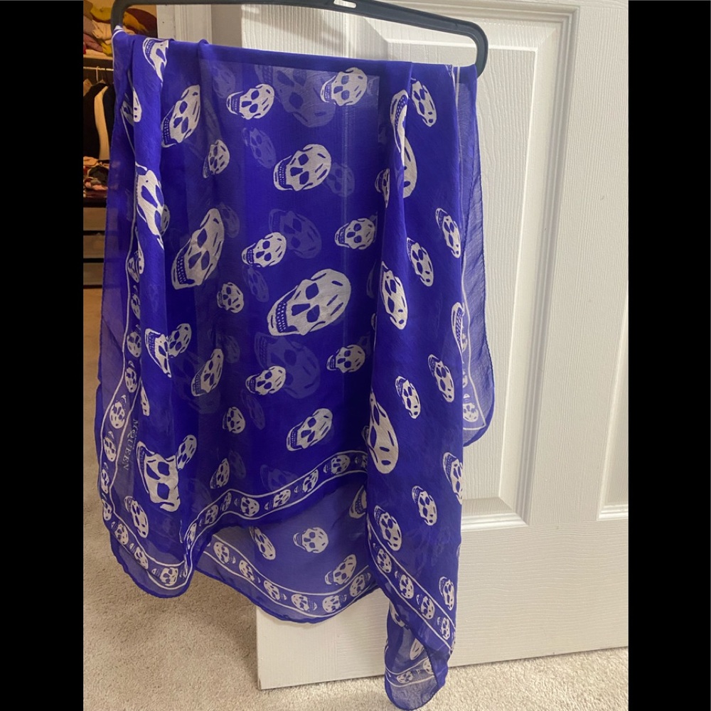 Alexander Mqueen women scarf.